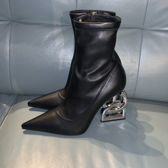 Dolce & Gabbana  sculpted DG logo heel stretch booties - Picture 7 of 9